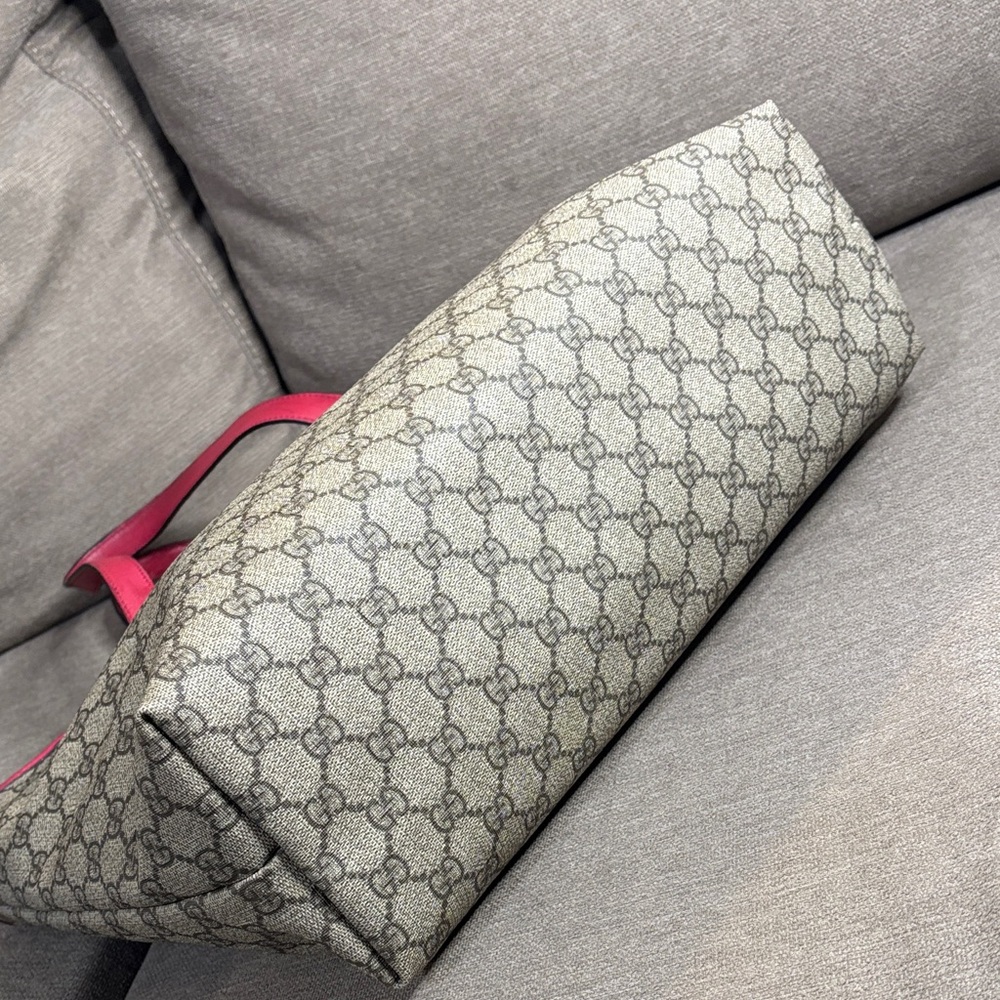 Gucci Beige GG Supreme Joy Tote with Pink Trim - Picture 7 of 15